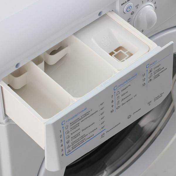 Стиральная машина Indesit IWSC 6105 CIS белый