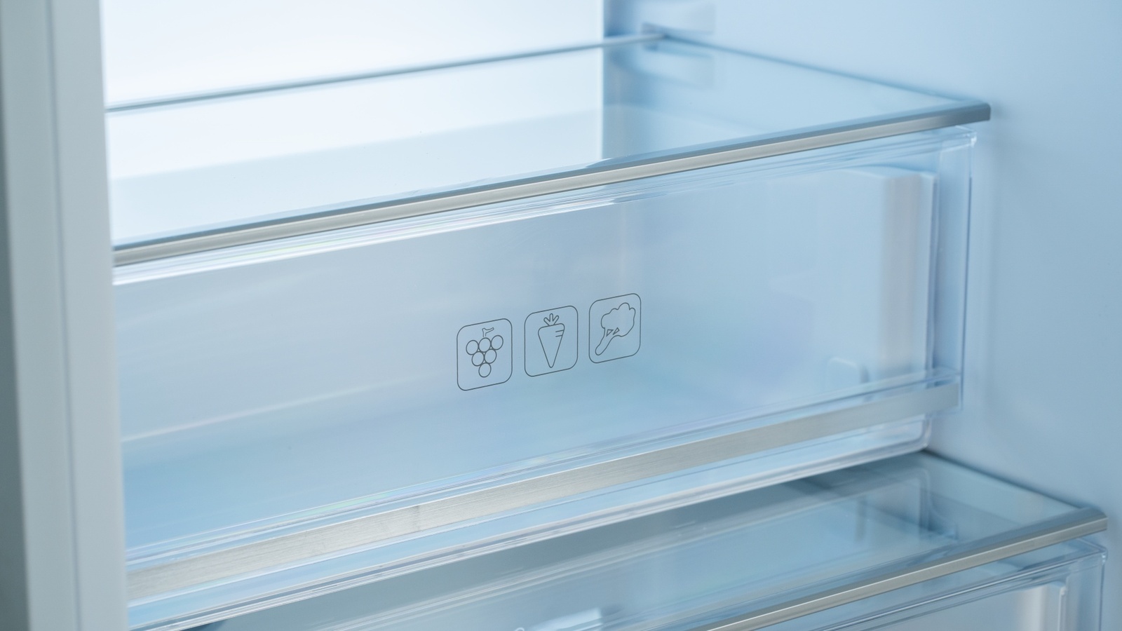 Холодильник GRAND GNBF-342NFLO белый