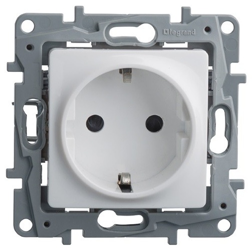 Розетка встраиваемая Legrand Niloe 764539, белая