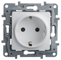 Розетка встраиваемая Legrand Niloe 764539, белая