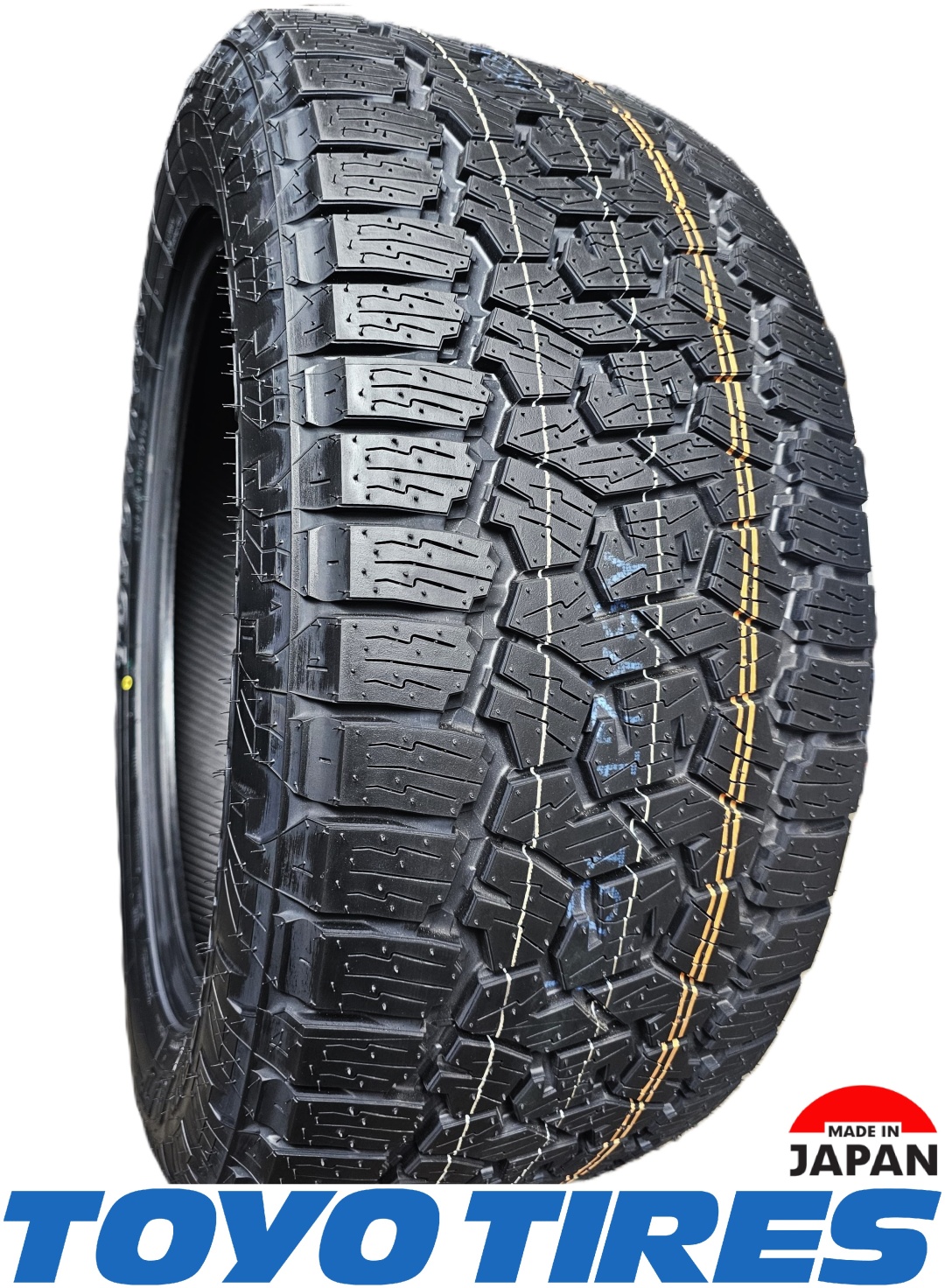 Toyo AT3 Japan 215/70 R16 100 T