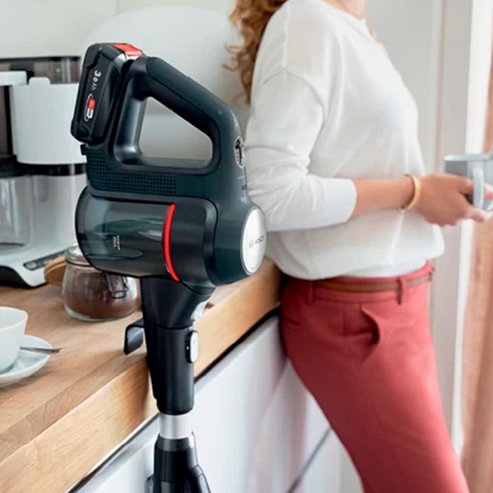 Вертикальный пылесос Bosch BBS712A