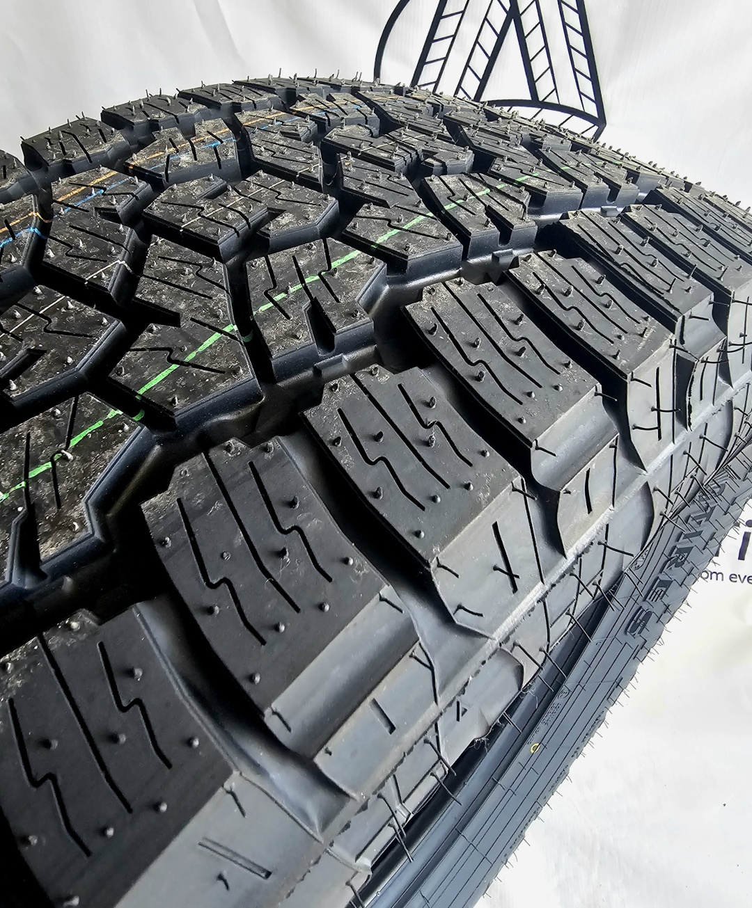 Toyo AT3 Japan 215/70 R16 100 T