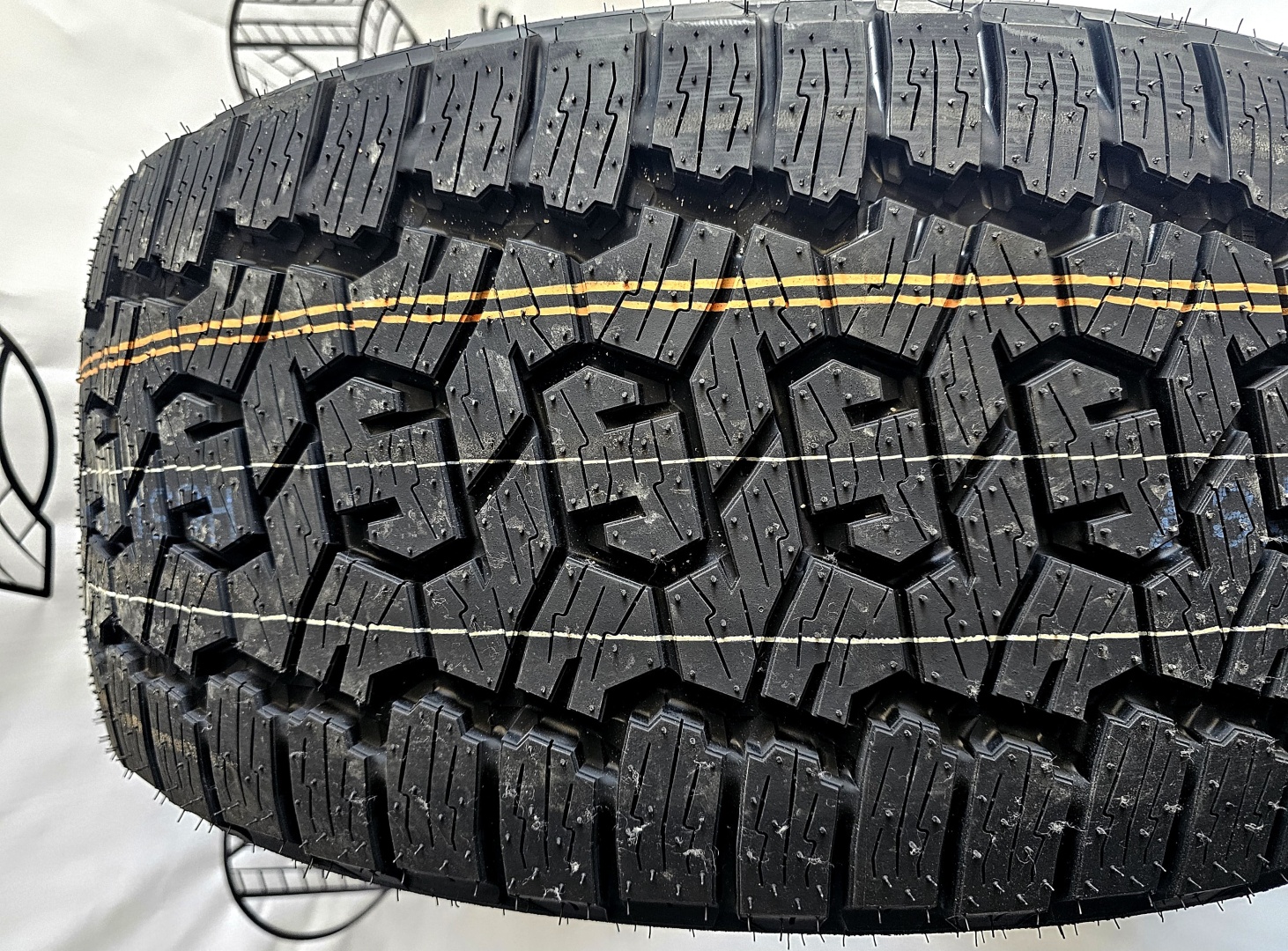 Toyo AT3 Japan 215/70 R16 100 T