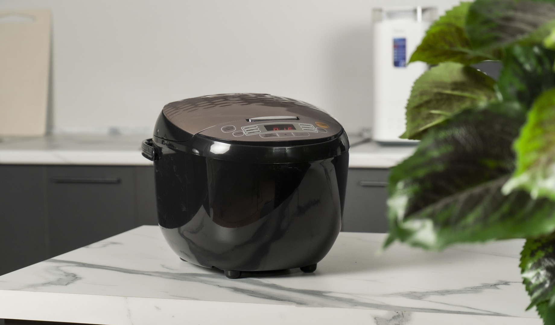 Мультиварка Midea MB-FS5018D черный, бежевый