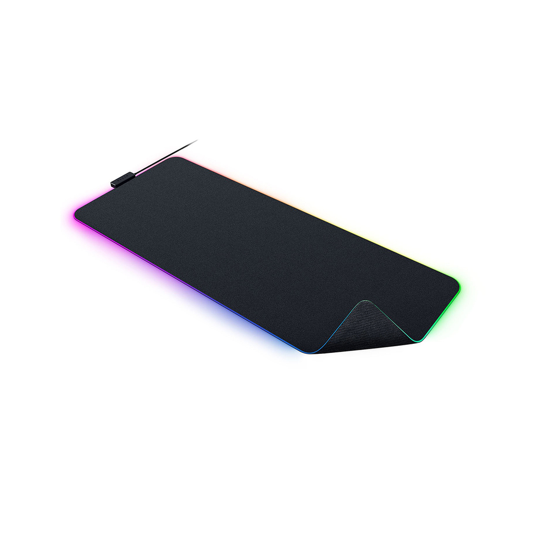 Коврик для мыши Razer Strider Chroma RZ02-04490100-R3M1, черный