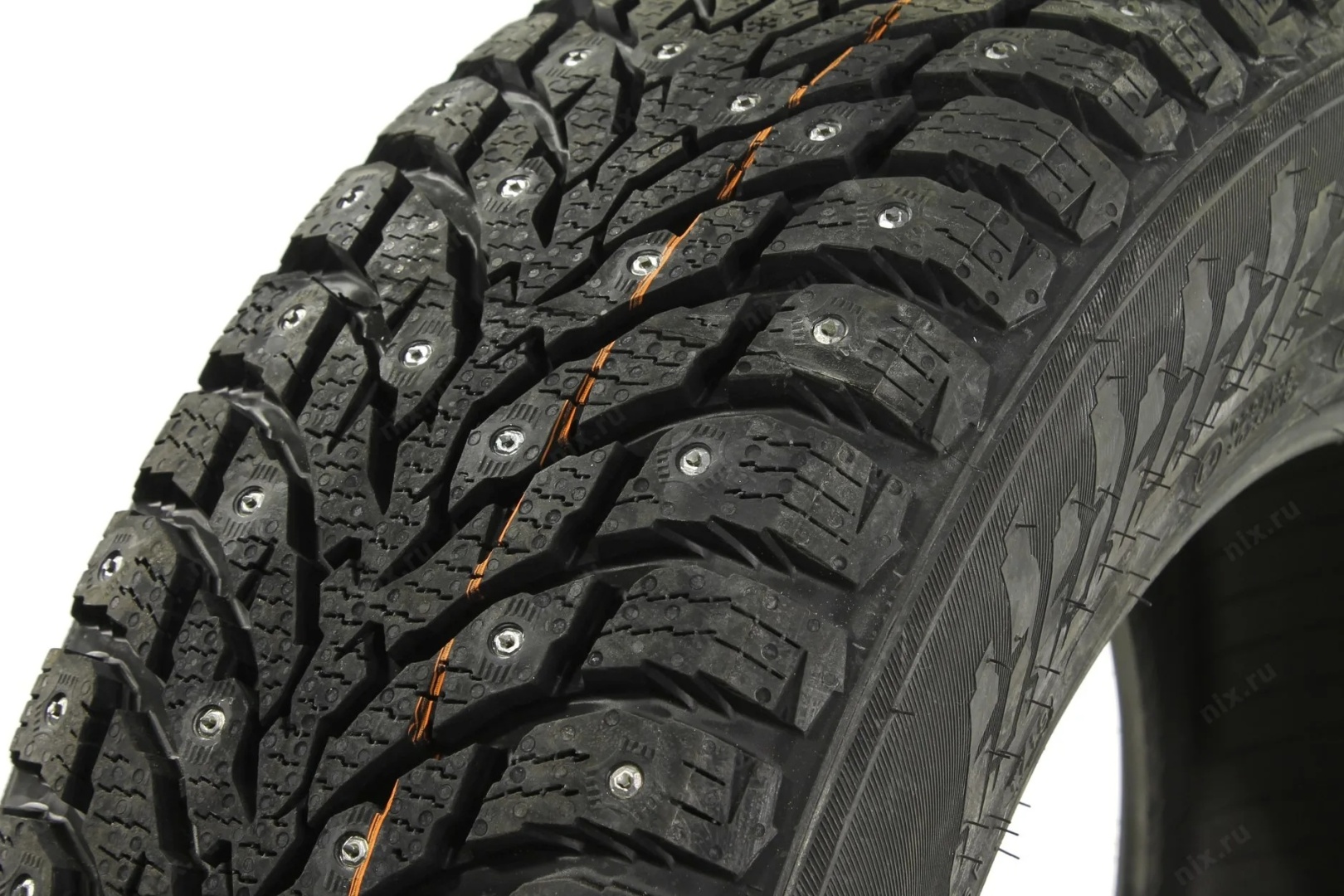 Nokian Hakkapeliitta 9 235/45 R18 98T с шипами