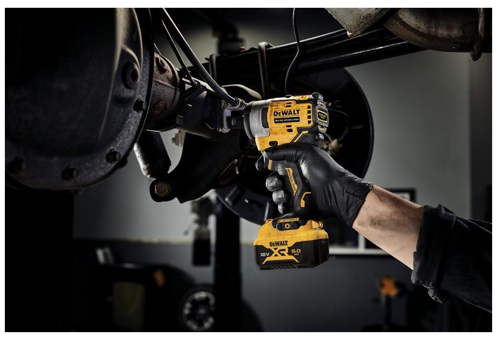 DeWALT гайковерт DCF901P1-QW