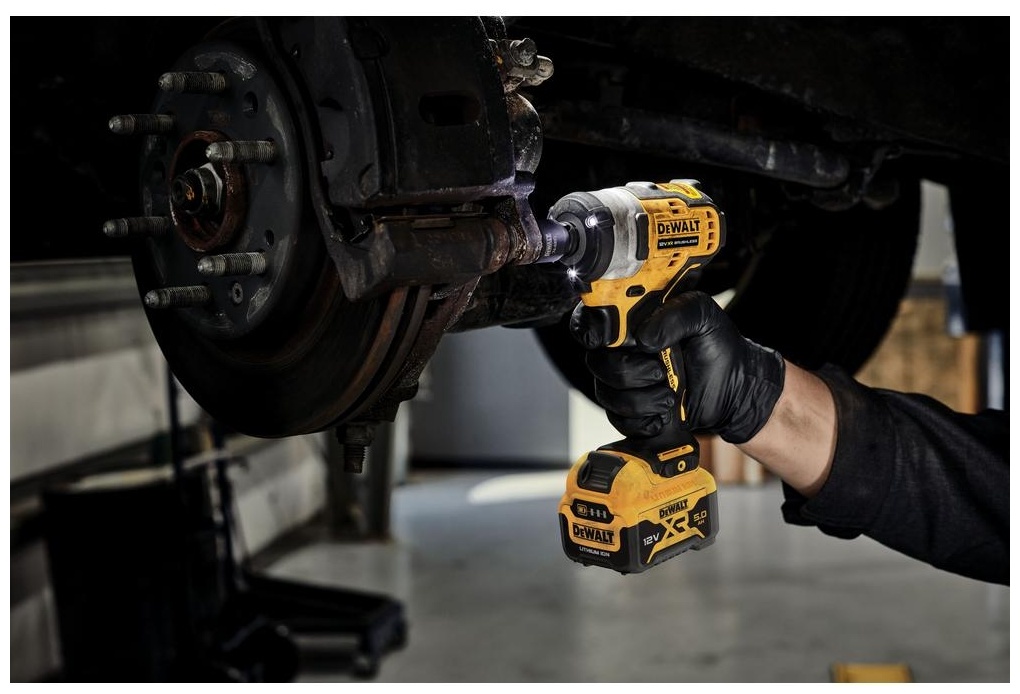 DeWALT гайковерт DCF901P1-QW