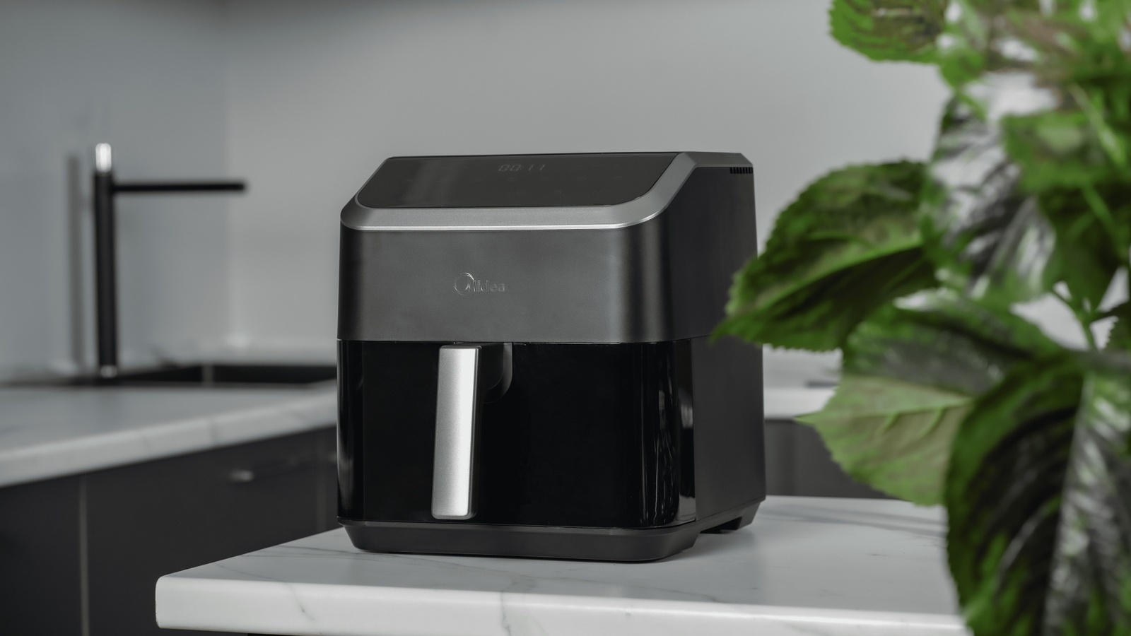 Аэрогриль Midea MF-CY55K2 черный