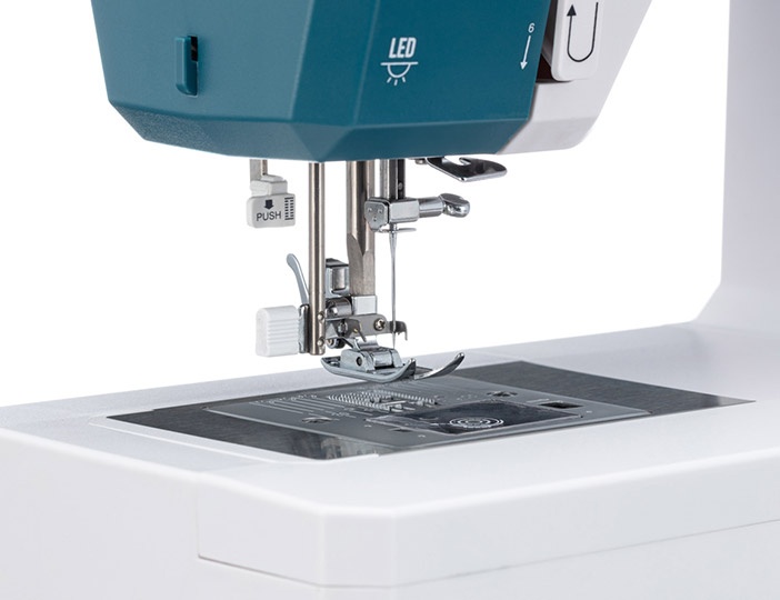 Швейная машина Chayka HomePro белая, бирюзовая