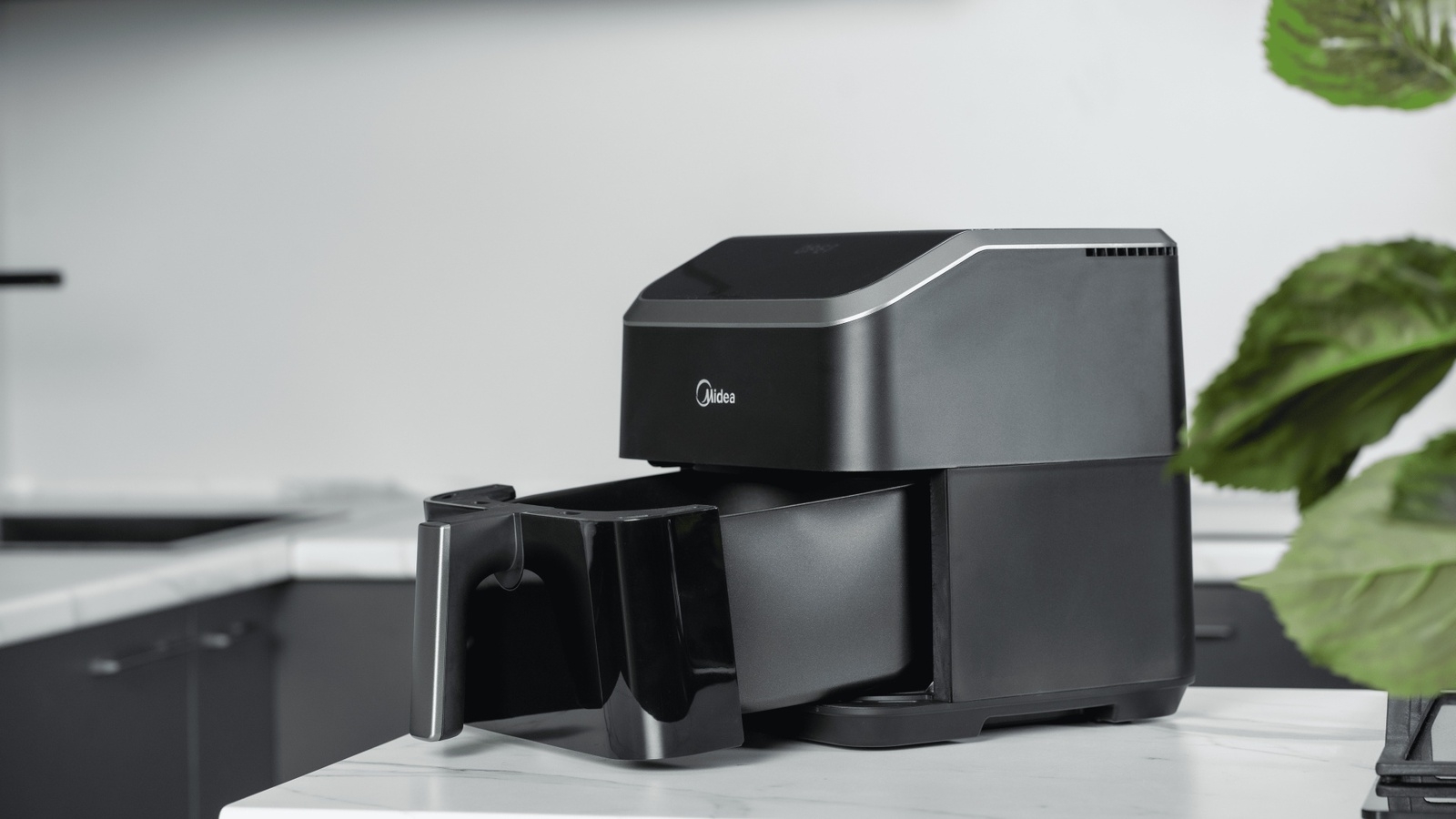 Аэрогриль Midea MF-CY55K2 черный