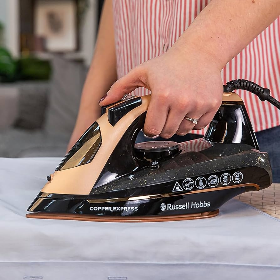 Утюг Russell Hobbs 23975-56 коричневый, черный