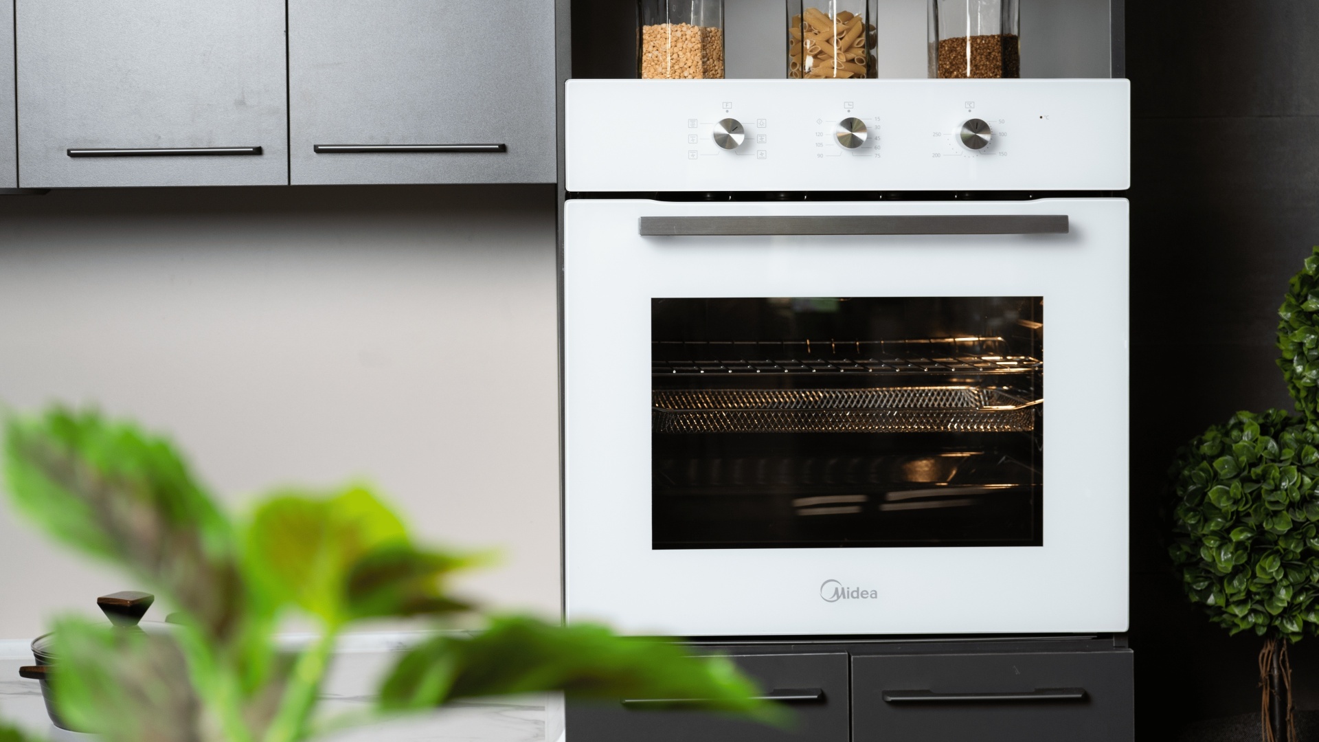 Духовой шкаф Midea MO11000GW белый