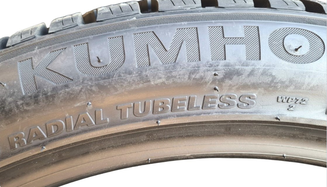Kumho WP72 255/40 R20 101 W без шипов