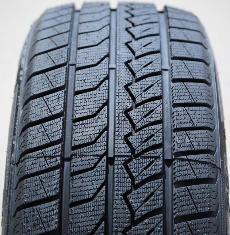 Farroad FRD79 245/45 R20 103 V без шипов