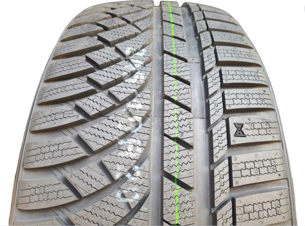 Kumho WP72 255/40 R20 101 W без шипов