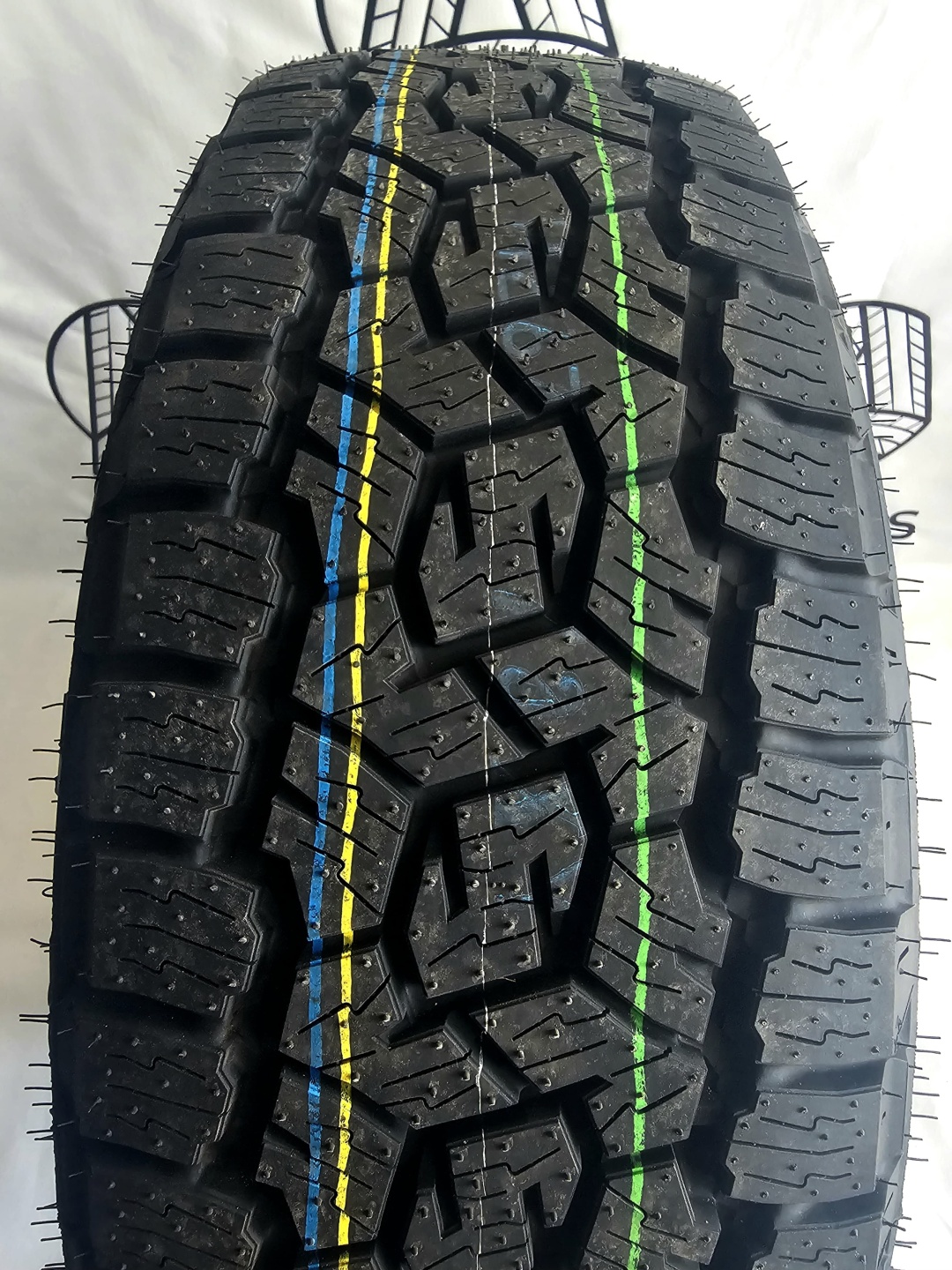 Toyo AT3 Japan 215/70 R16 100 T