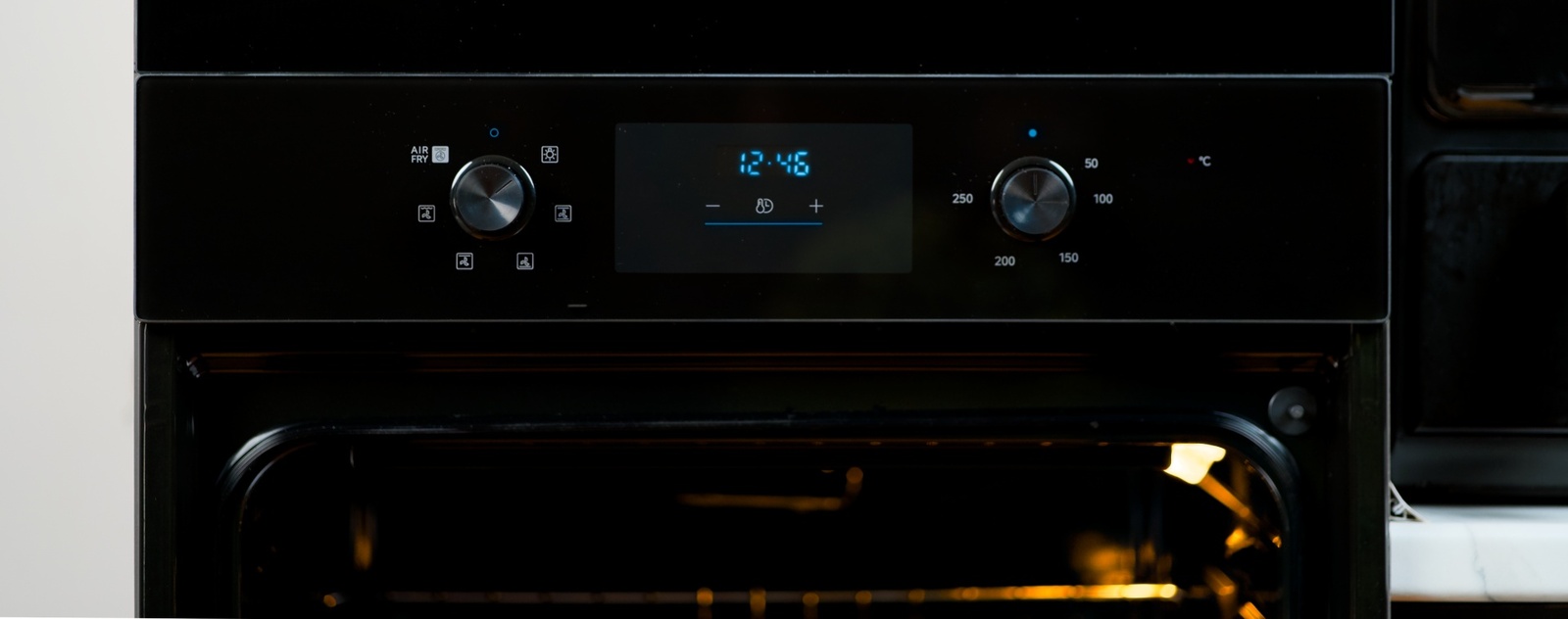 Духовой шкаф Midea MO22000GB черный