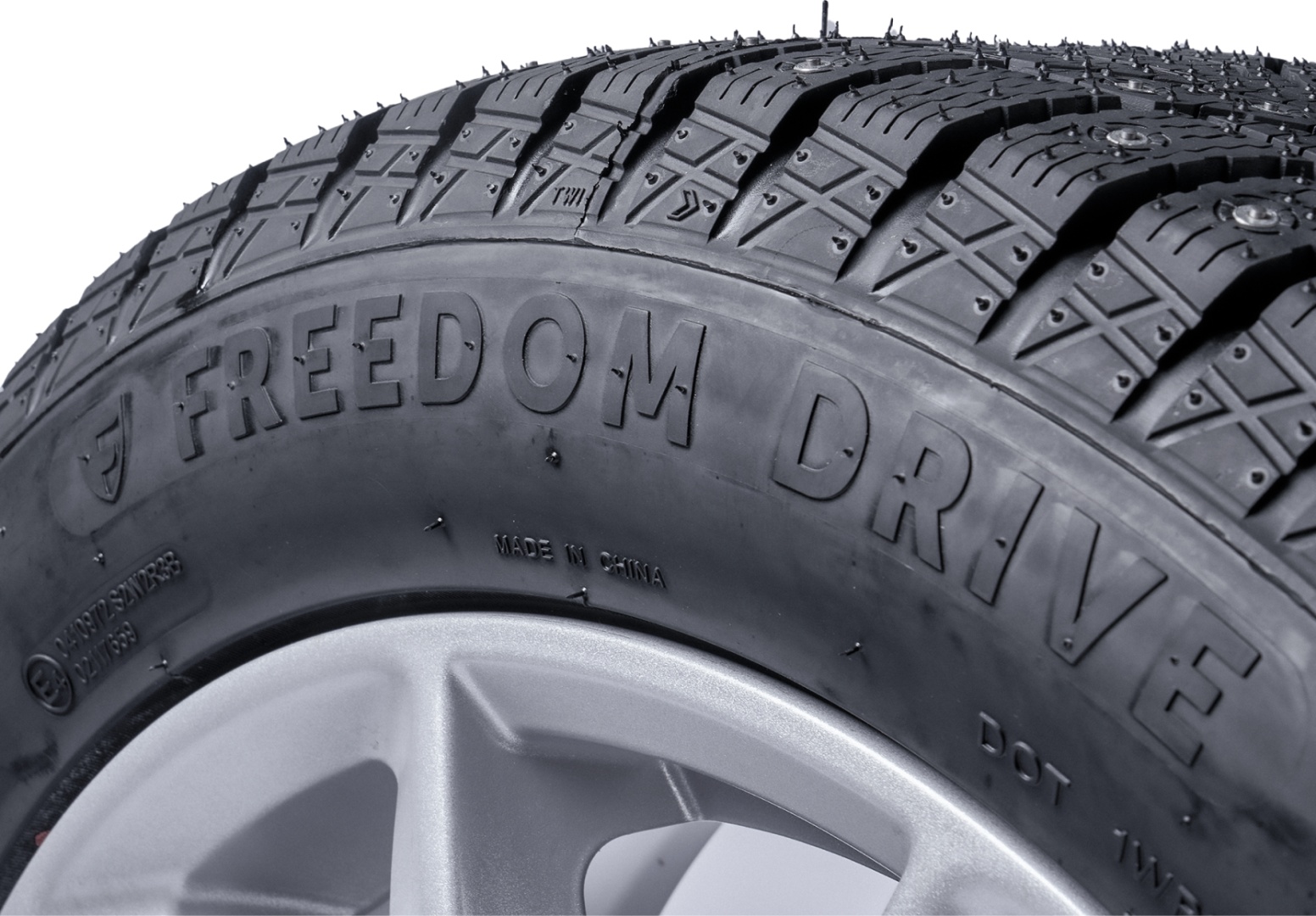 Freedom Drive North Claw 225/60 R17 103 H с шипами
