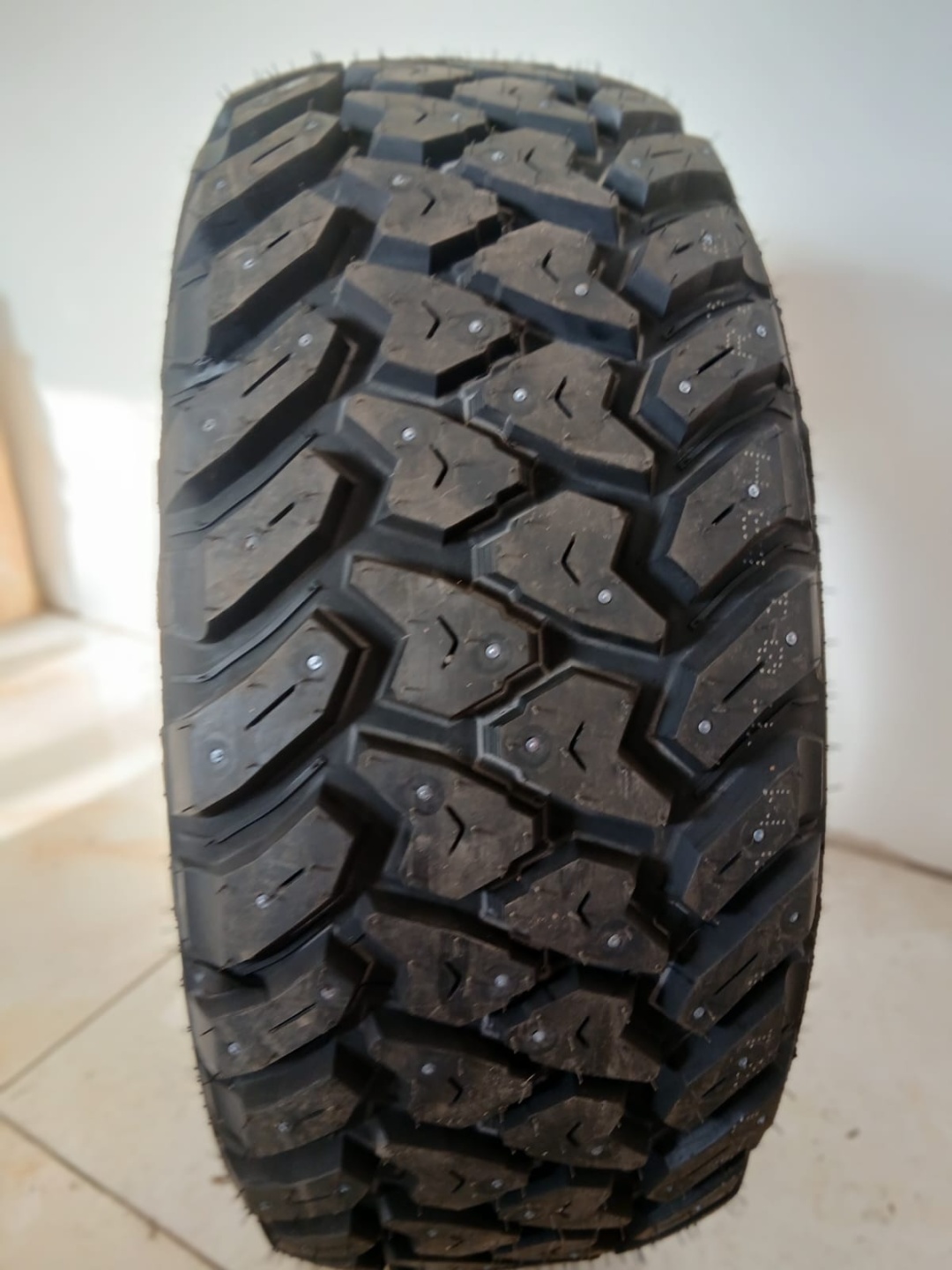 Roadx RX QUEST M/T 305/55 R20 121 Q с шипами