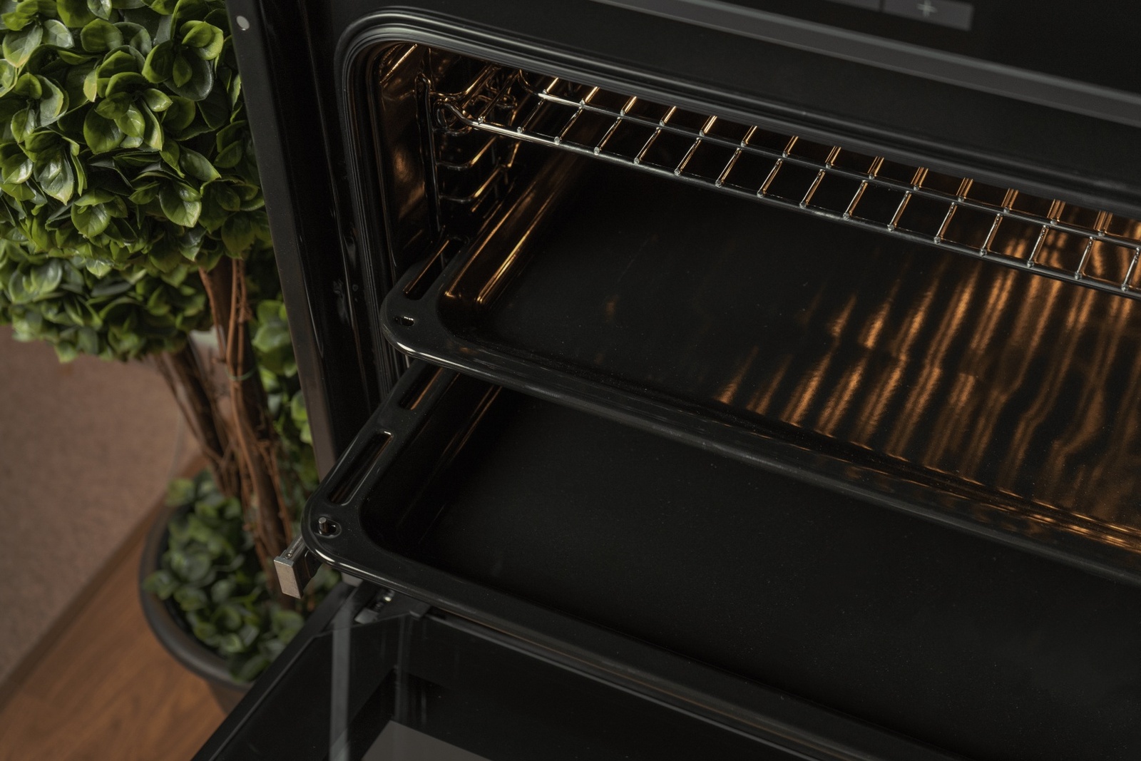 Духовой шкаф Midea MO72105X черный, стальной