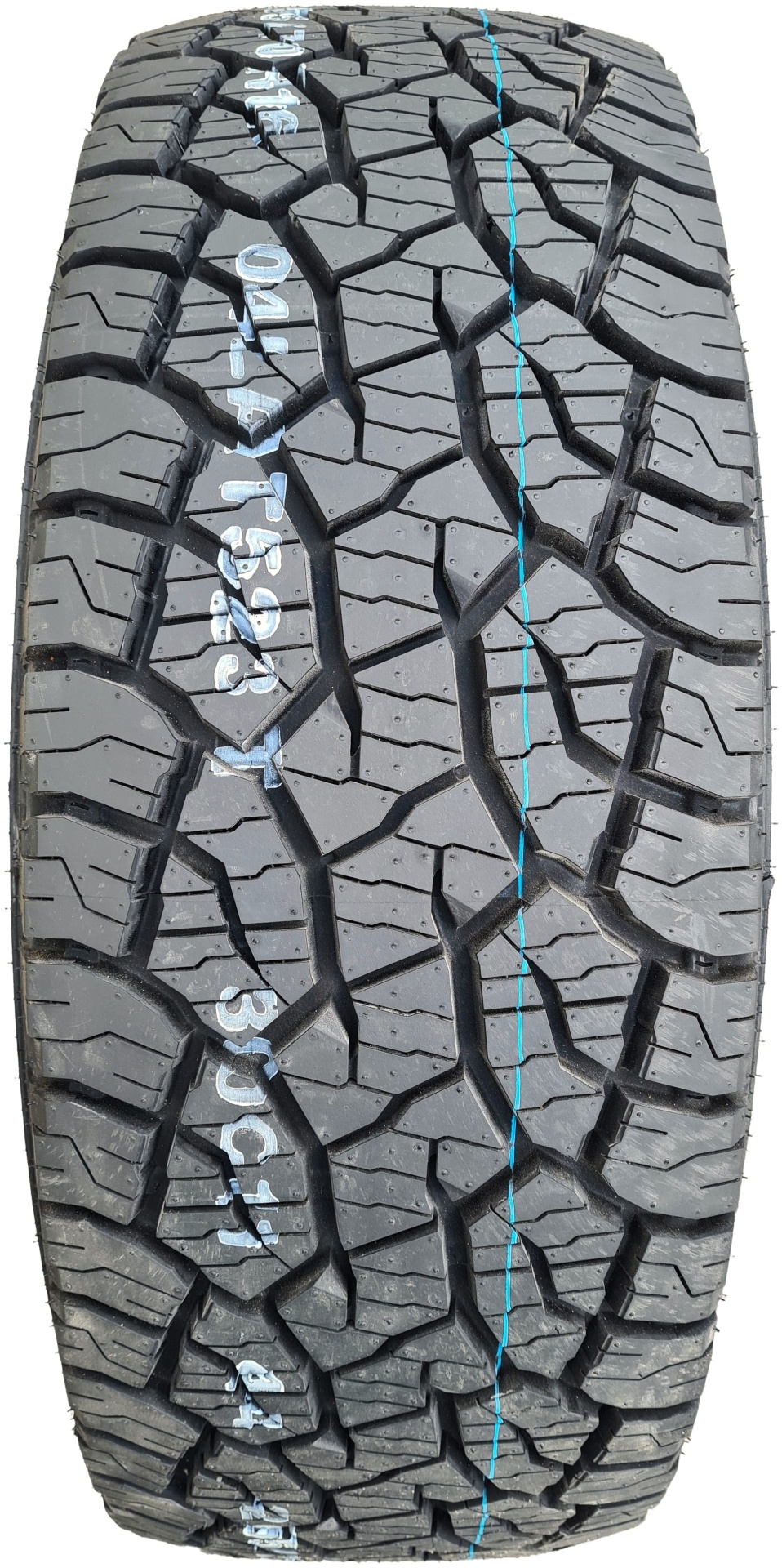 Kumho Road Venture AT52 265/70 R16 112 T