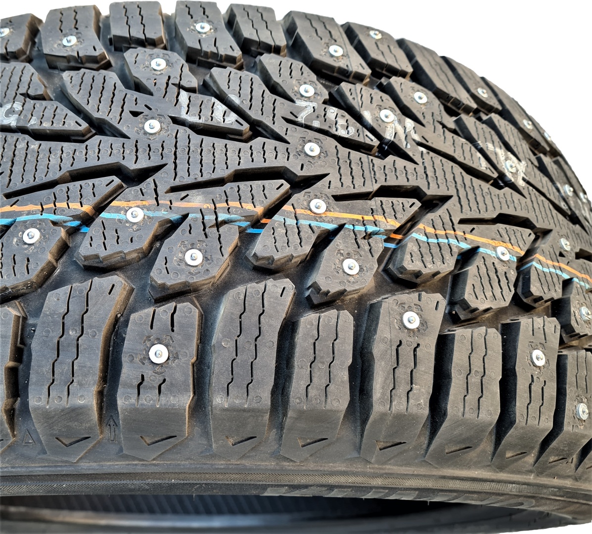 Kumho WInterCraft Ice WI32 Supershina 205/65 R15 99 T  с шипами