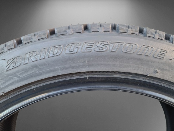 Bridgestone Blizzak VRX 235/55 R17 99S без шипов