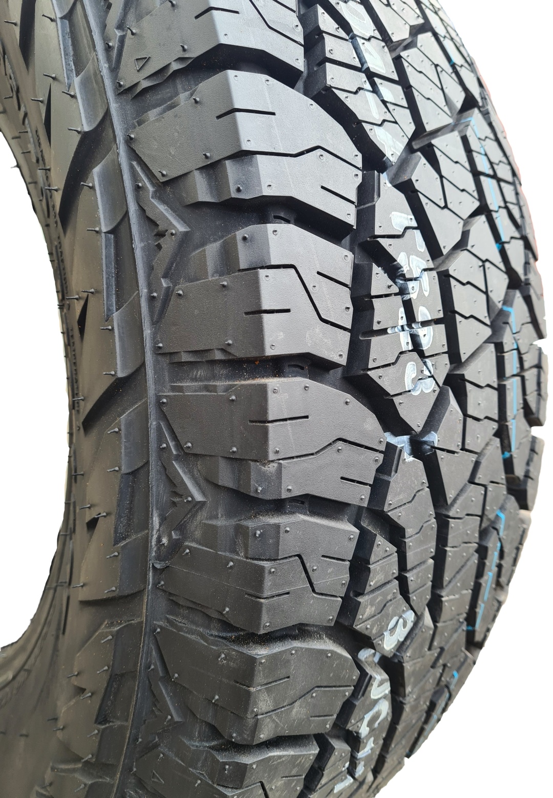 Kumho Road Venture AT52 265/70 R16 112 T