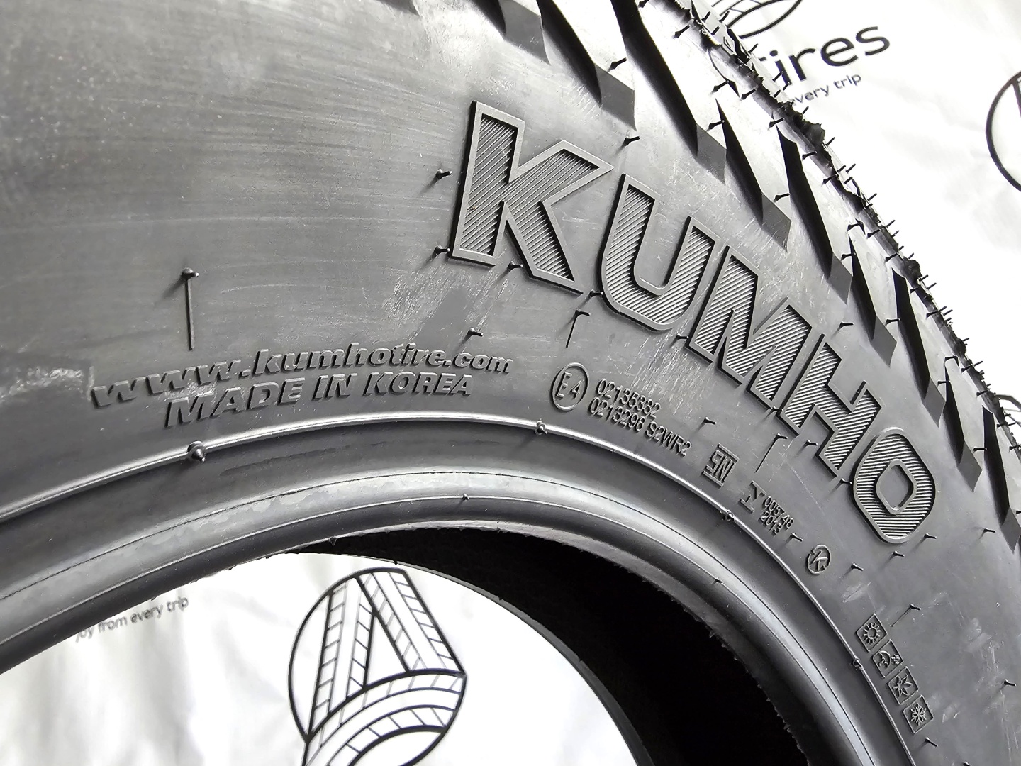 Kumho AT52 КОРЕЯ 2024год (A2Tires) 235/75 R15 109 T  без шипов