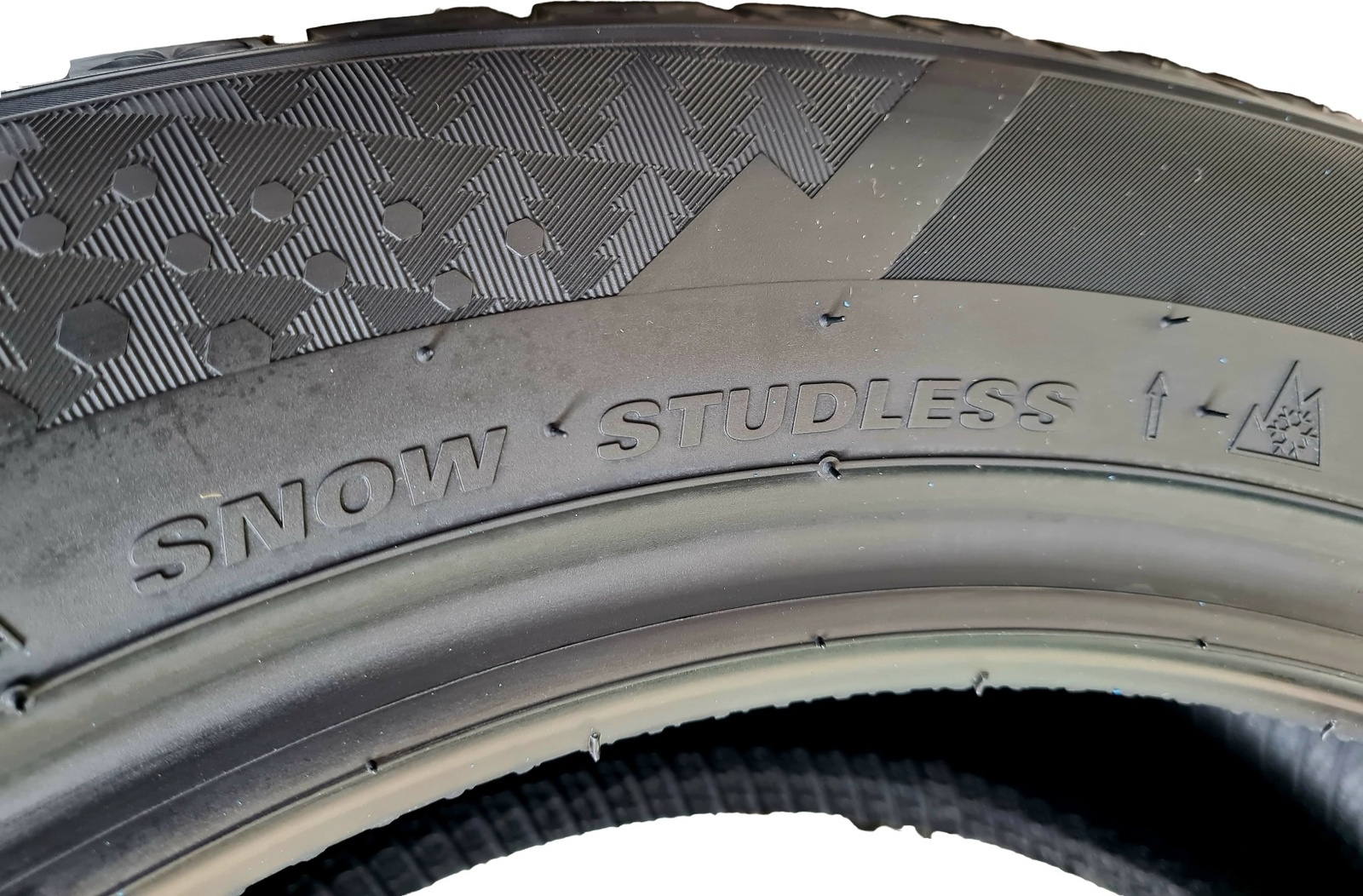 Kumho Wi51 235/45 R18 98 T  без шипов