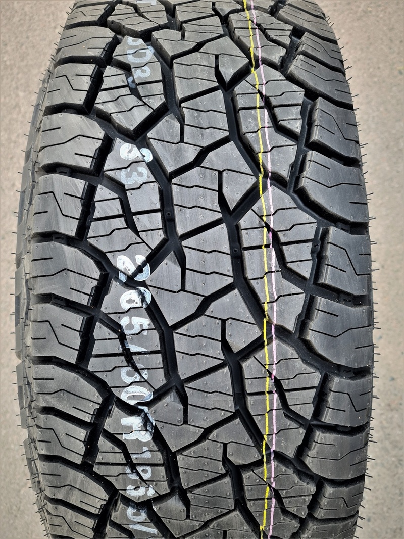 Kumho Road Venture AT52 265/60 R18 110T