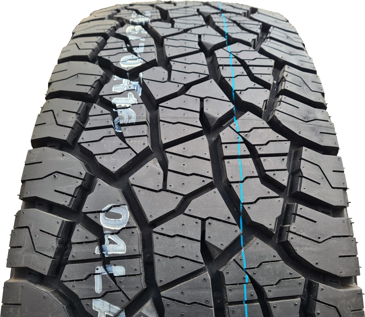 Kumho AT52 265/65 R18 114 T
