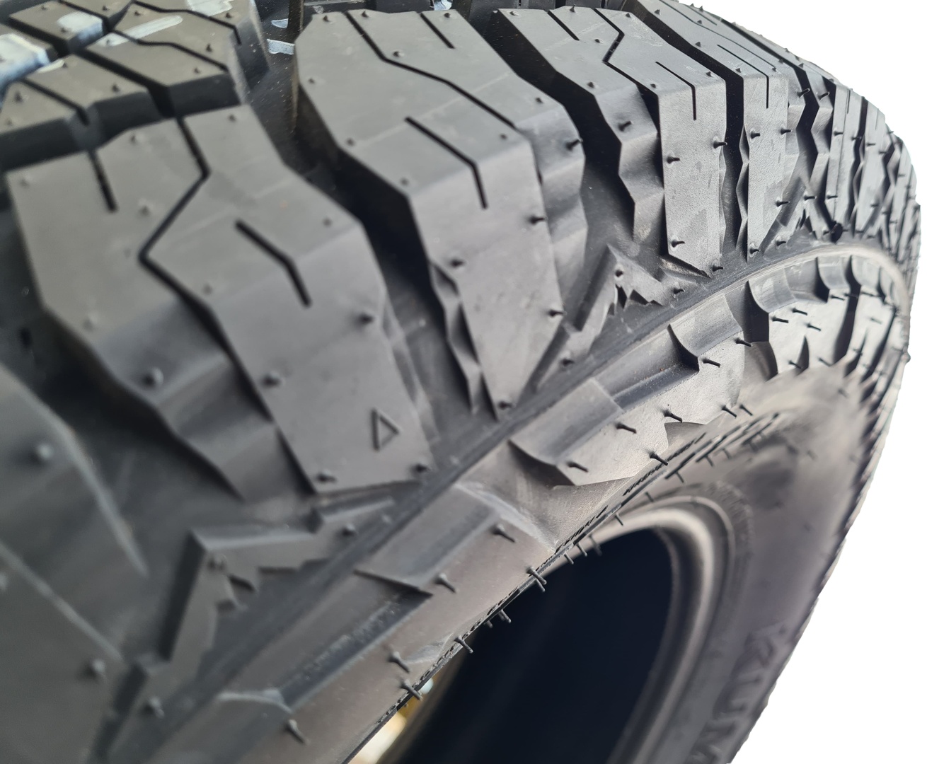 Kumho AT52 (Supershina) KOREAN 2024 275/60 R20 115 T