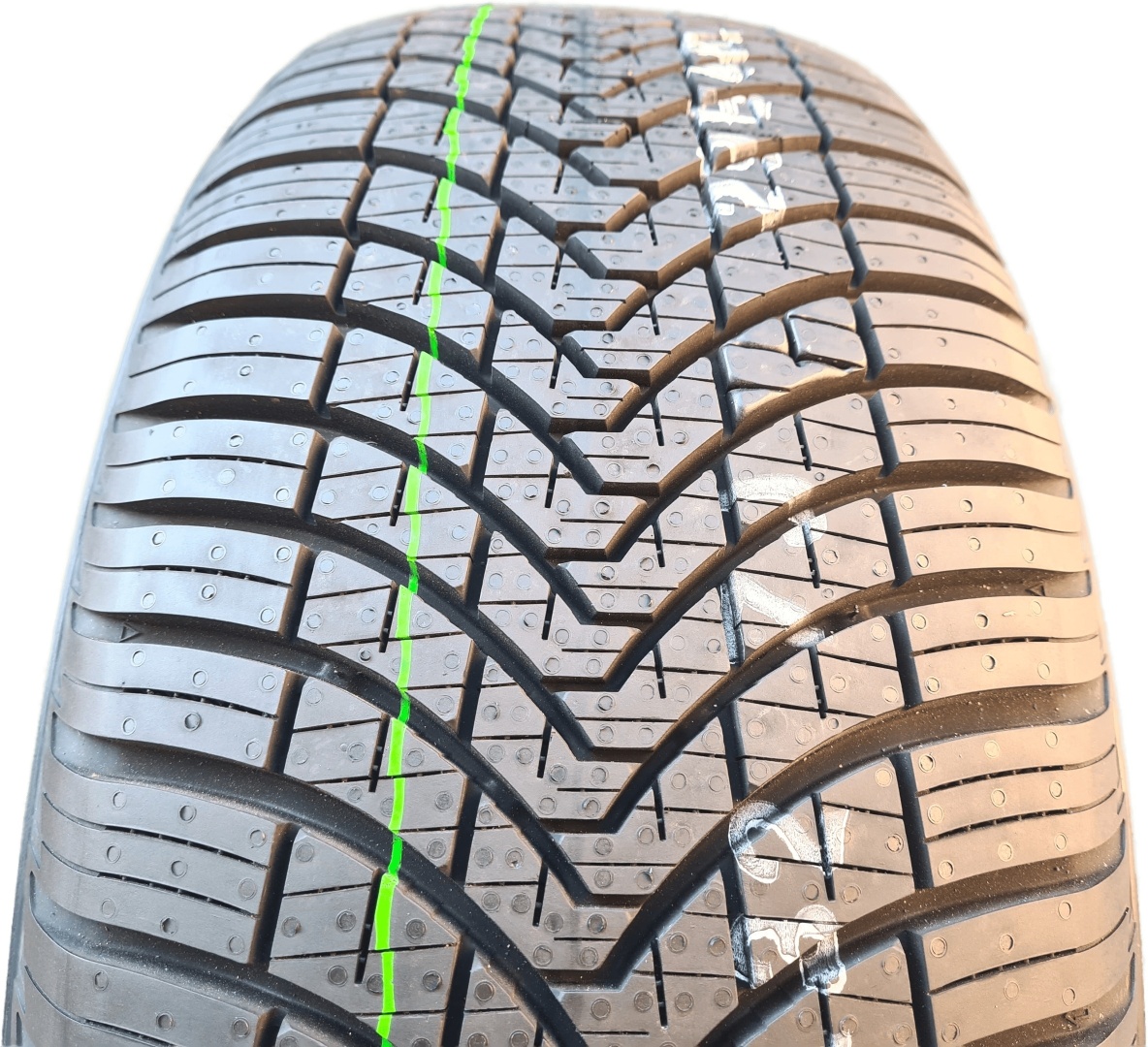 Kumho Solus 4S HA32 225/60 R18 104 V