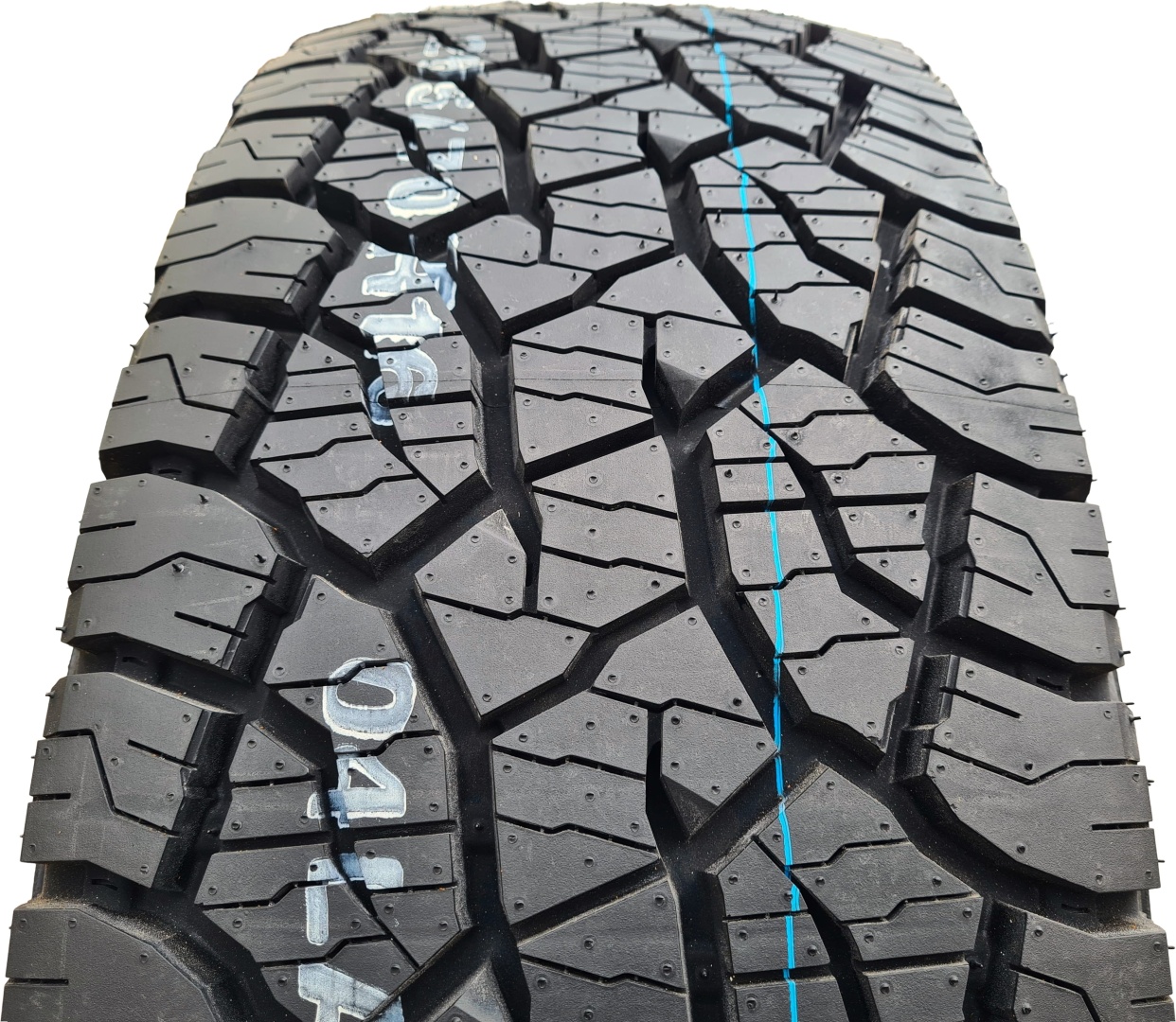 Kumho Road Venture AT52 265/70 R16 112 T