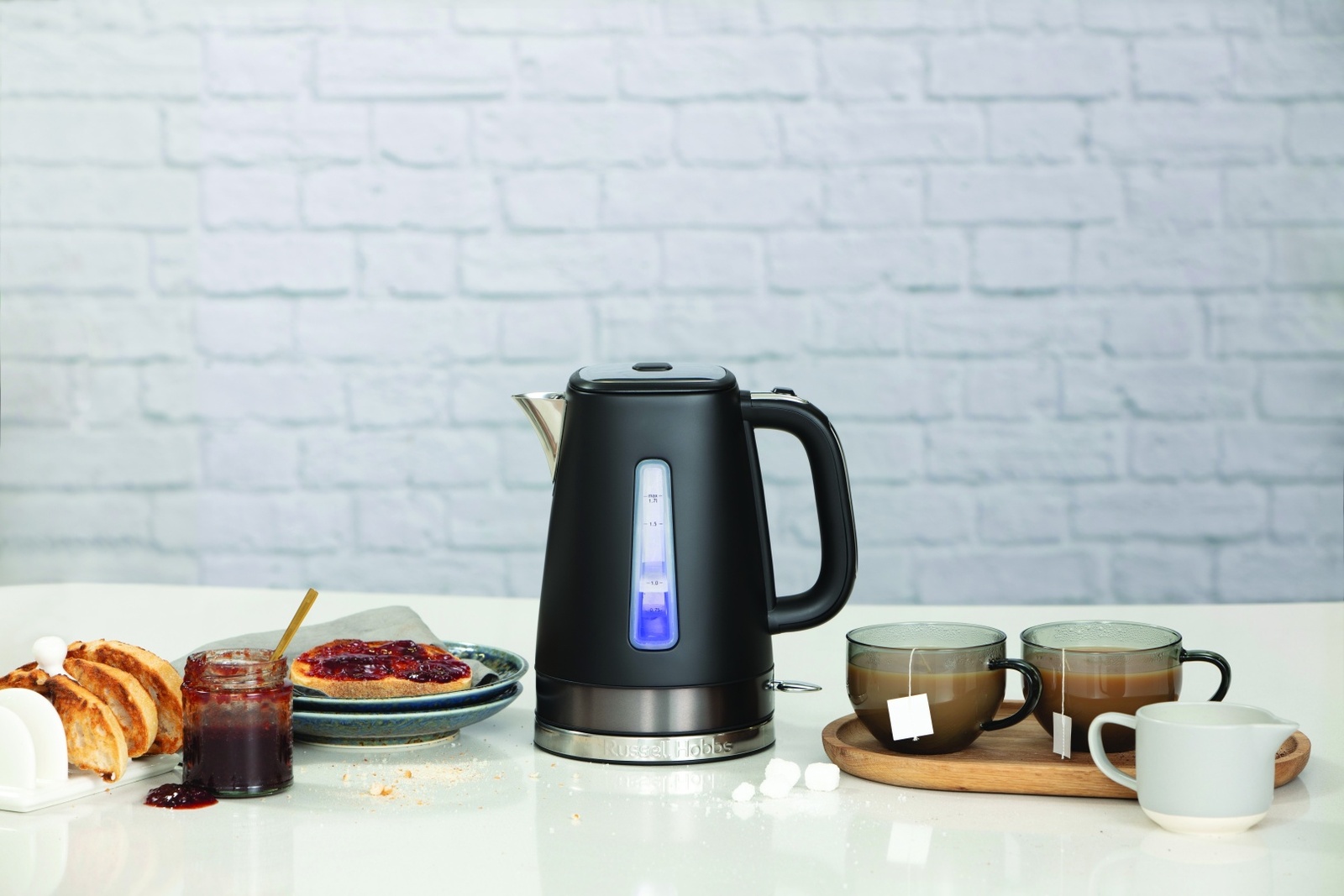 Электрочайник Russell Hobbs 26140-70 черный