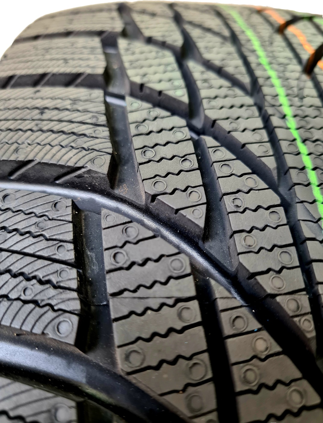 Kumho Wi51 205/65 R15 99 T  без шипов