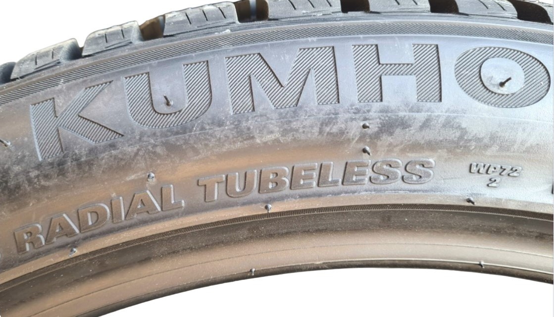 Kumho WinterCraft WP72 225/45 R19 96 V  без шипов