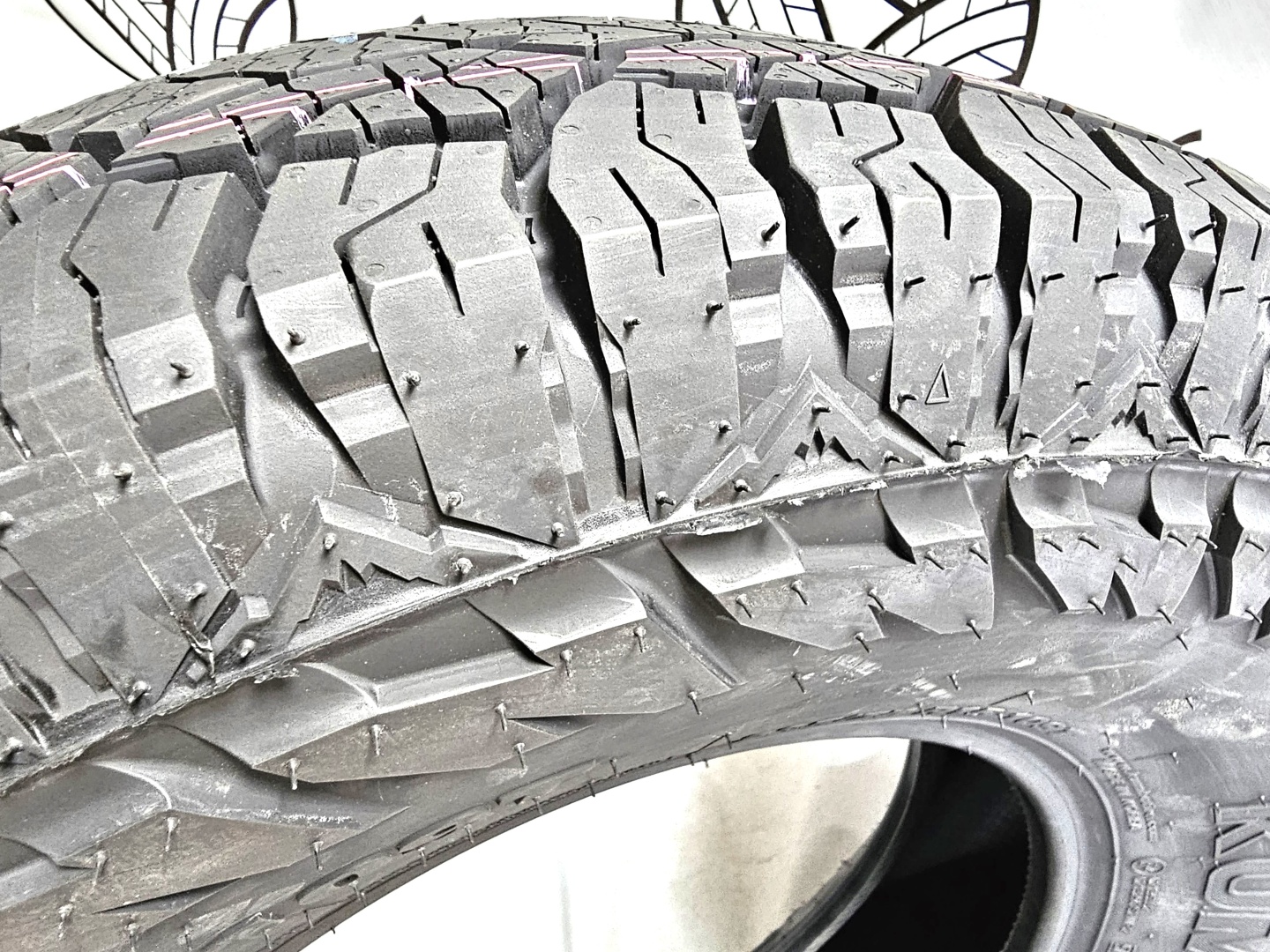 Kumho AT52 КОРЕЯ 2024год (A2Tires) 235/75 R15 109 T  без шипов