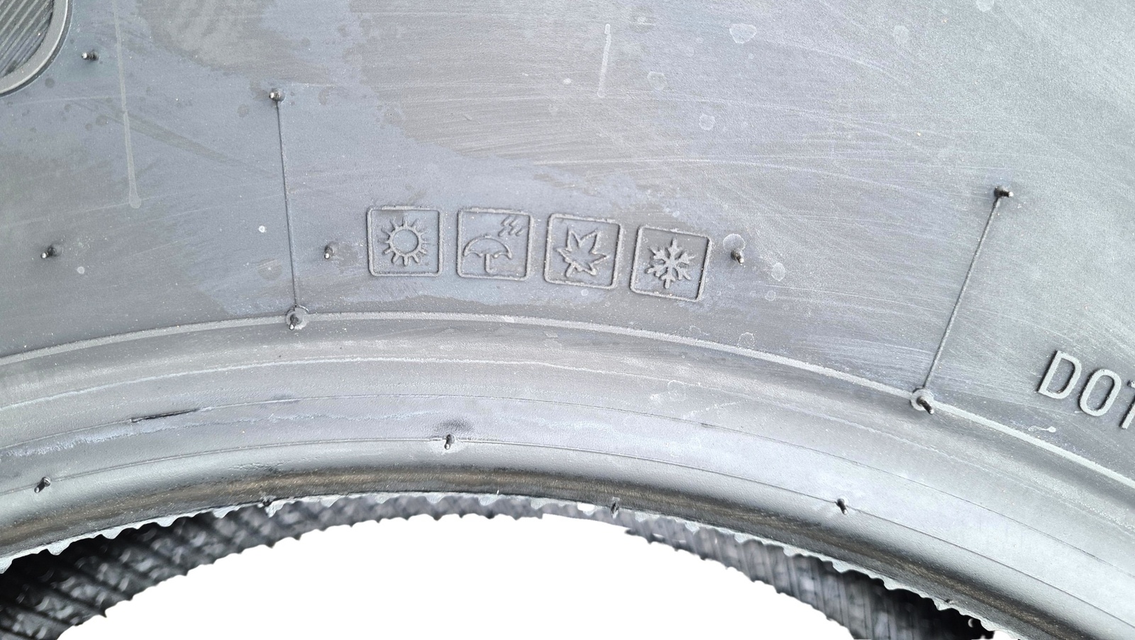 Kumho AT52 265/65 R18 114 T