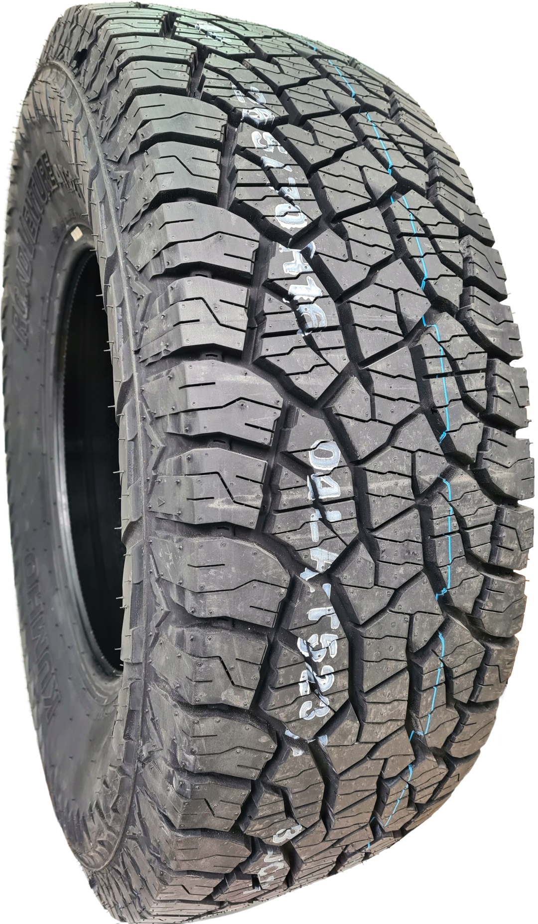 Kumho Road Venture AT52 265/70 R16 112 T