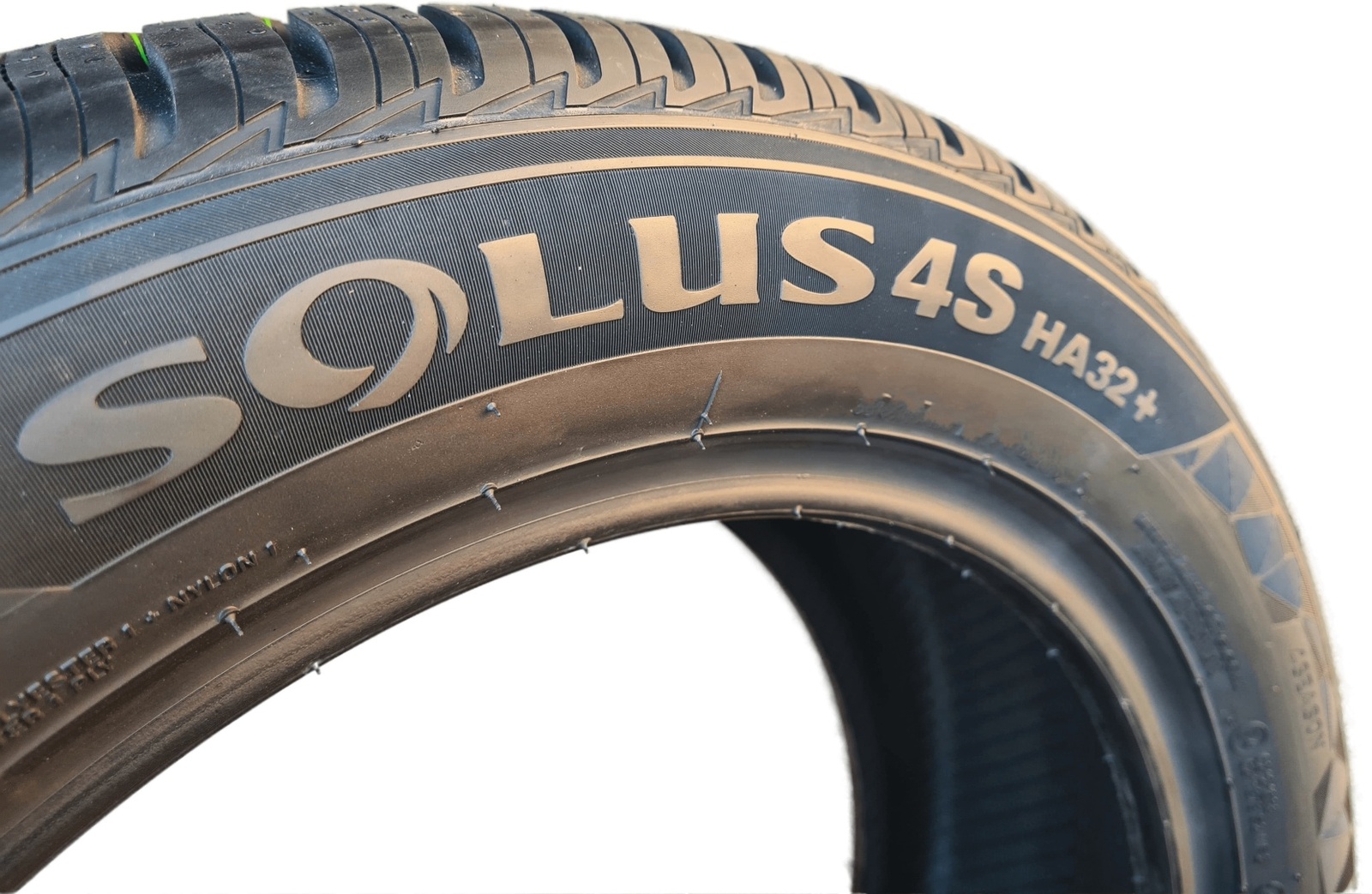 Kumho Solus 4S HA32 225/60 R18 104 V