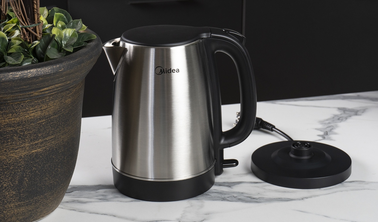 Электрочайник Midea MK-8029 серебристый