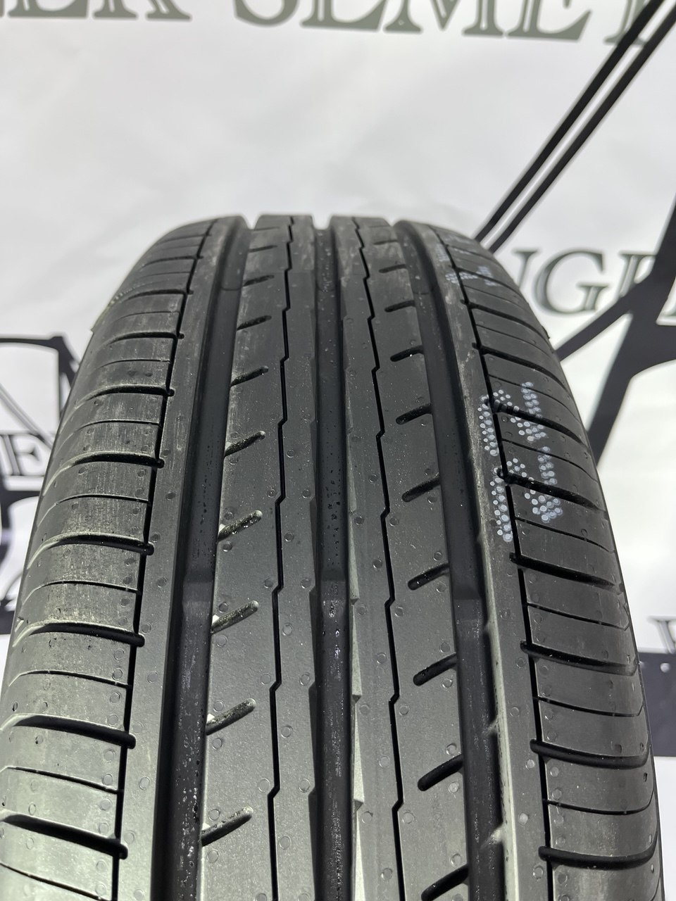 Yokohama Bluearth ES32 205/65 R15 99 H