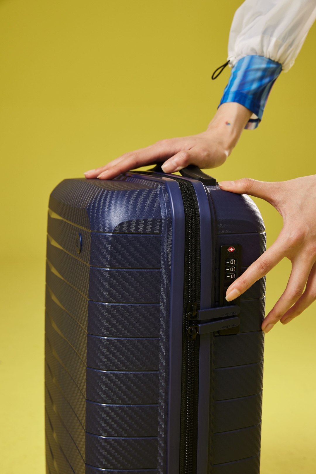 Чемодан Xiaomi NinetyGo Lightweight Luggage Size 20 35 L Navy Blue Синий