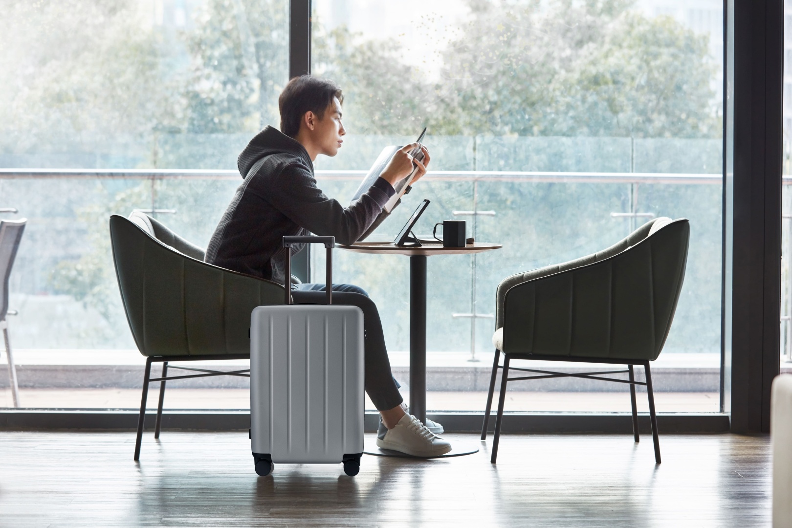 Чемодан NinetyGo Danube Luggage 28 поликарбонат 100 л серый