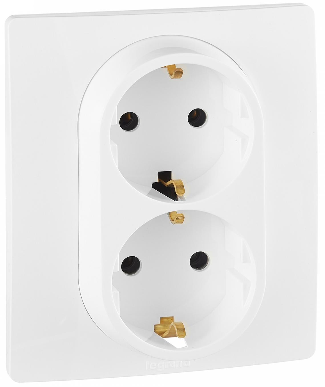 Розетка Legrand Etika 672223,16А