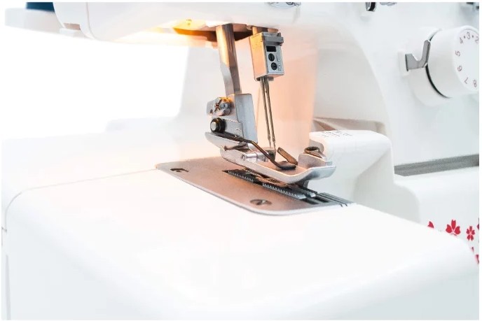 Оверлок Janome HQ-075D, белый